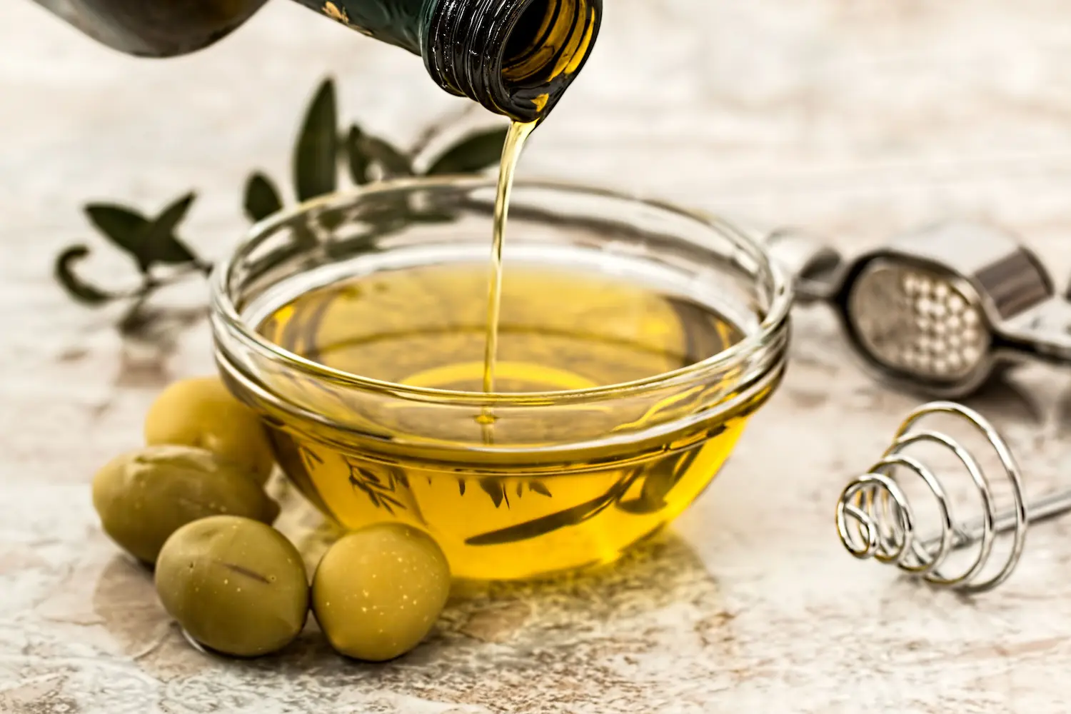 Huile d’olive représentant les bons lipides dans une alimentation sportive