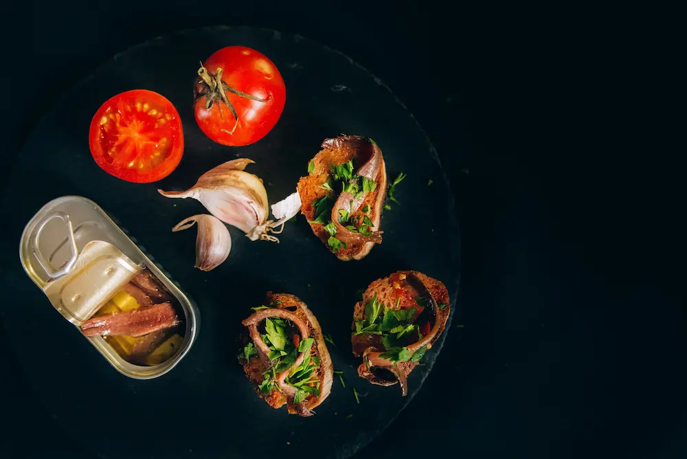 Aliments riches en macronutriments avec sources de glucides, protéines et lipides